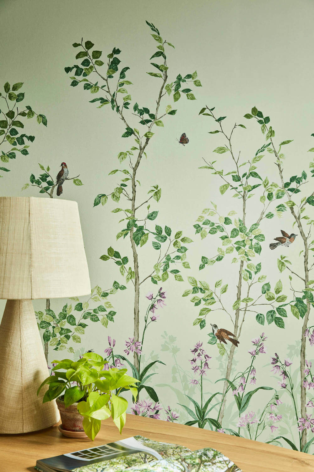 Behang Little Greene National Trust Papers III Bird & Bluebell Pea Green 3