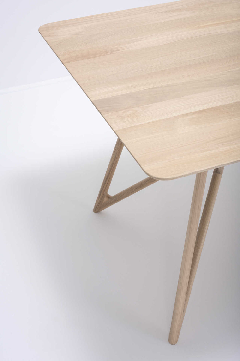 Gazzda Tink Table - Houten eettafel 3