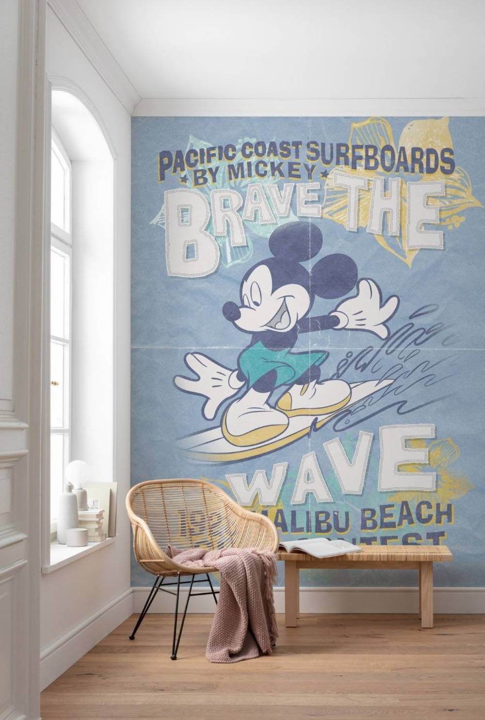 Komar Into Adventure Mickey Mouse Brave the Wave IADX4-014 Behang 2